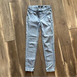 Judy Blue Pull On Skinny Jeans